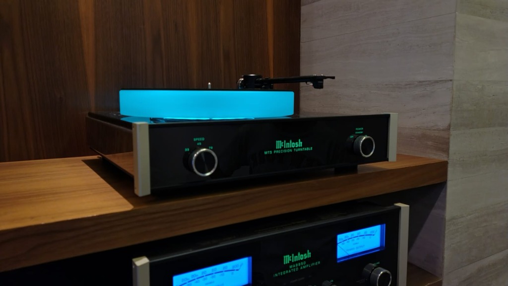 McIntosh with Turntable